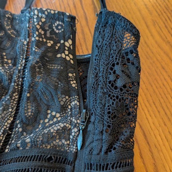 Victoria's Secret Elegant Black Lace-Up Convertible Strap Bustier, Size XS - Picture 3 of 9